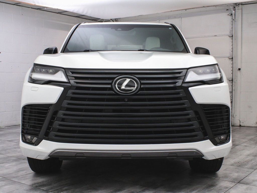 2022 Lexus LX 600 Luxury photo 2