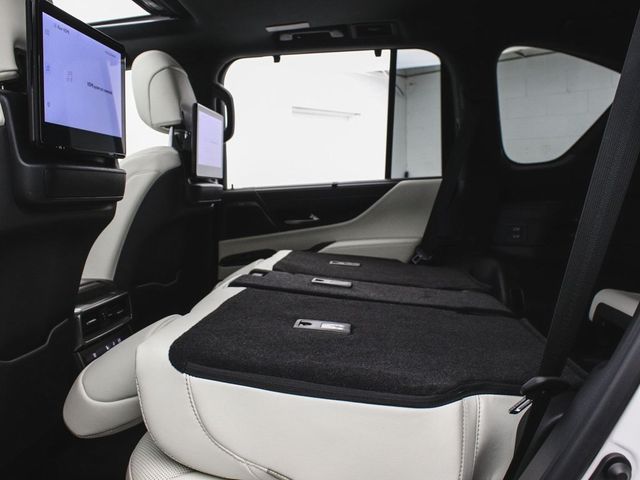 2022 Lexus LX 600 Luxury - 22928839 - 32