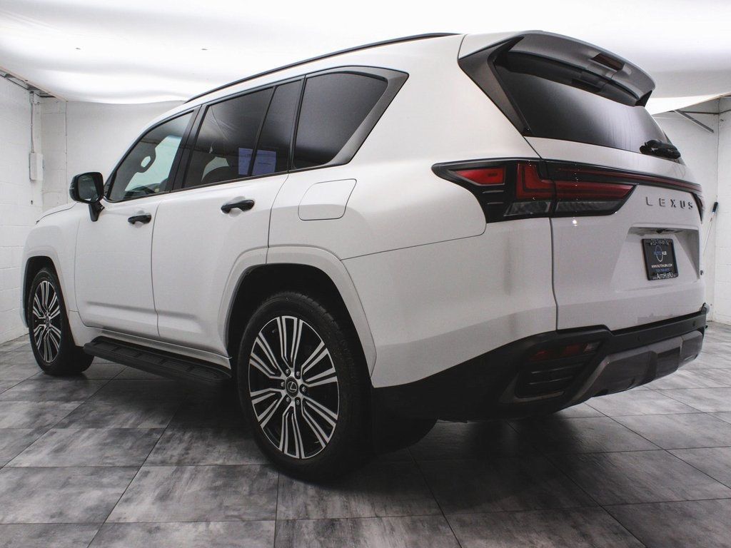 2022 Lexus LX 600 Luxury photo 3