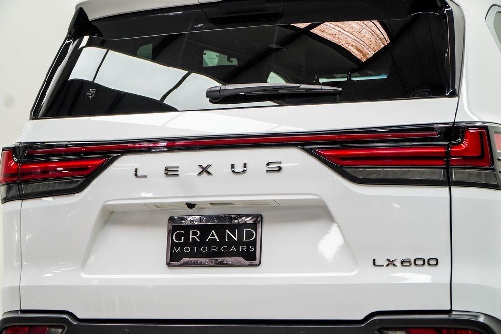 2022 Lexus LX Base 600 F SPORT photo 13