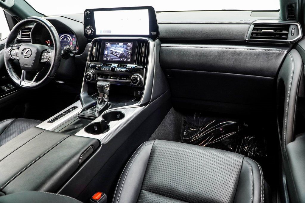 2022 Lexus LX Base 600 F SPORT photo 17