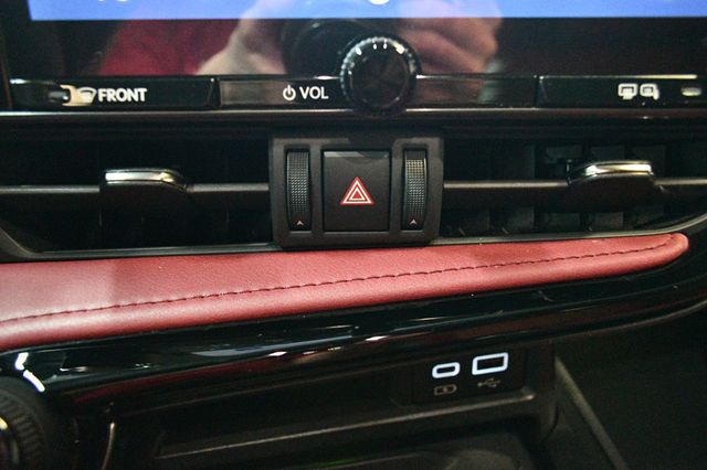 2022 Lexus NX 22 LEXUS NX 350 PREMIUM-AWD-WHITE-MOONROOF - 22999447 - 64