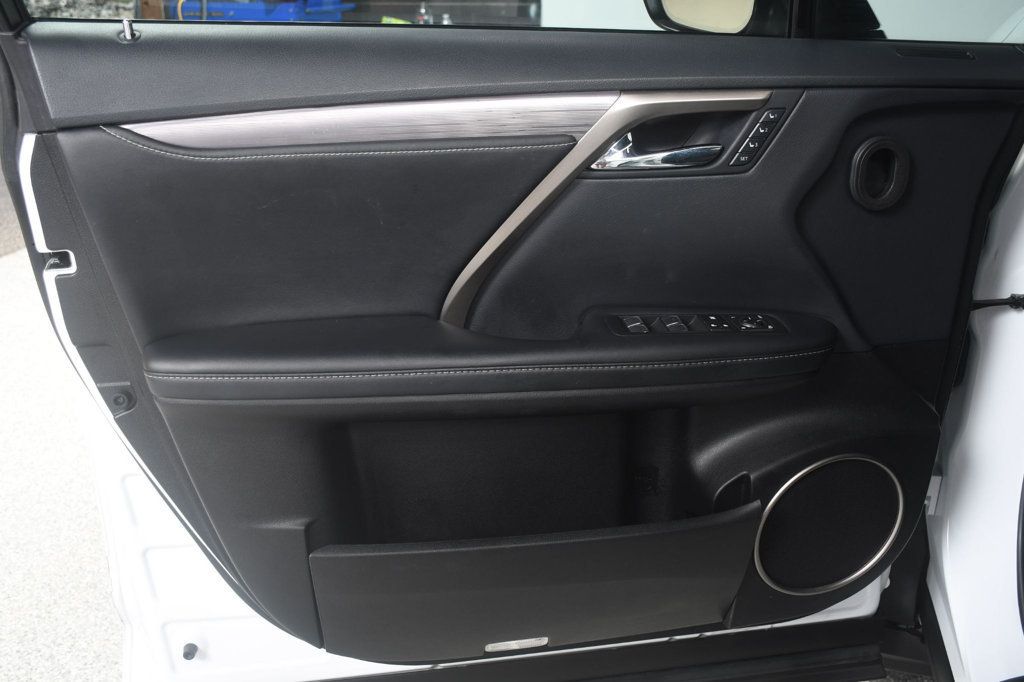 Lexus RX photo 17