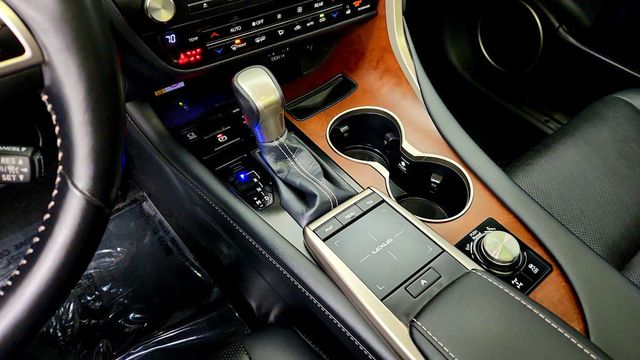 2022 Lexus RX RX 350L AWD w/ Mark Levinson Nav, Premium Pkg & Ventilated Seats - 23098461 - 17
