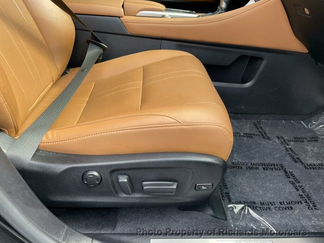 2022 Lexus RX RX 350L Luxury AWD - 23065640 - 17
