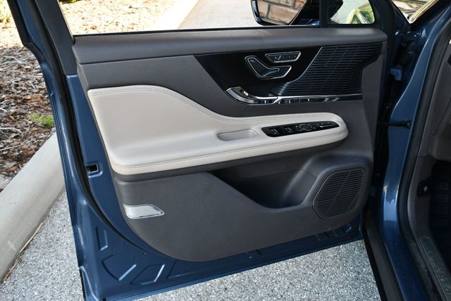 2022 Lincoln Corsair Standard AWD SUV W/Equipment Group 101A & Navigation - 23015814 - 10