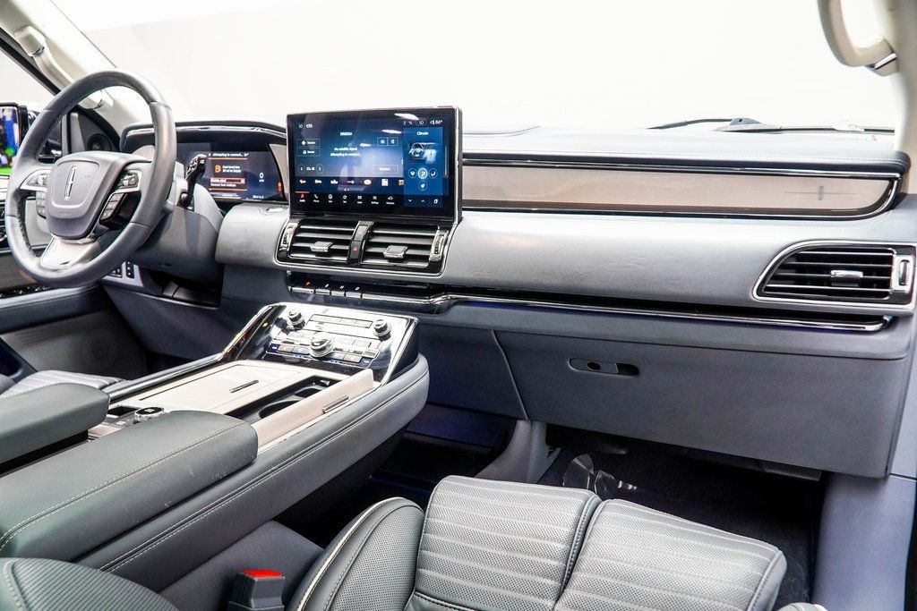 2022 Lincoln Navigator Black Label photo 17