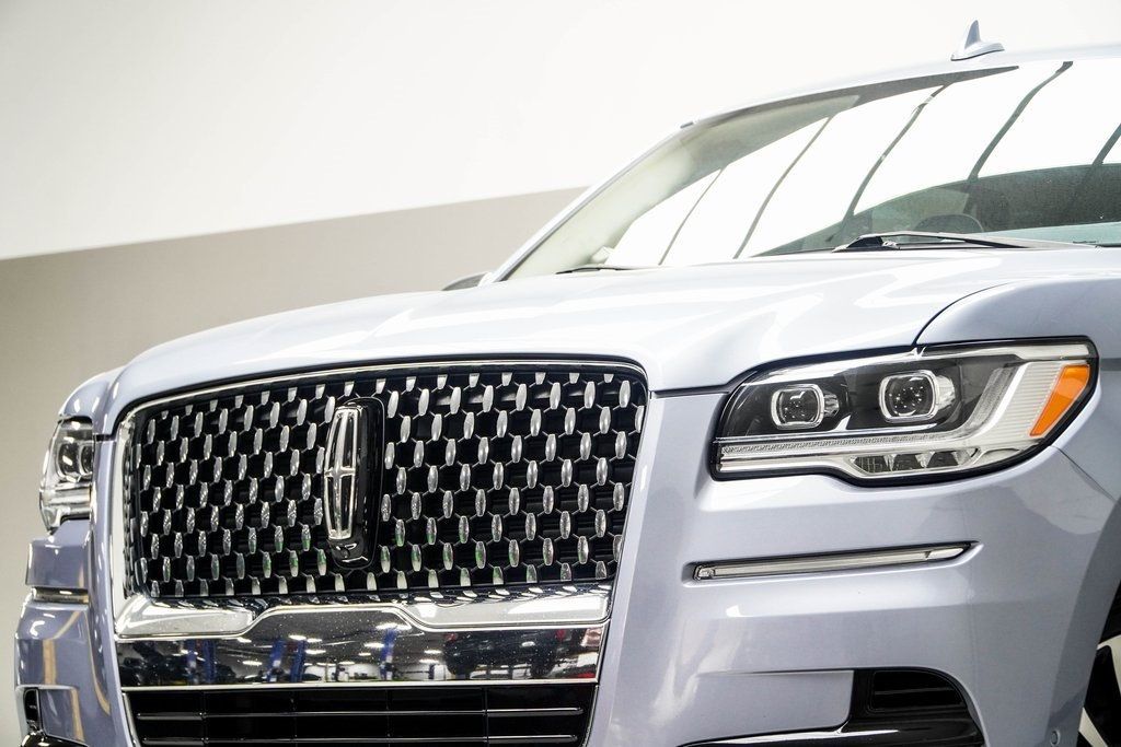 2022 Lincoln Navigator Black Label photo 2