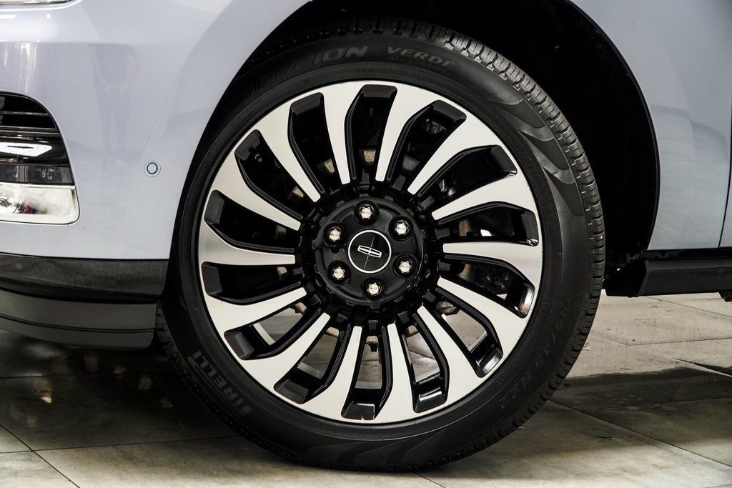 2022 Lincoln Navigator Black Label photo 3