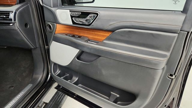 2022 Lincoln Navigator Black Label 4x4 with Lincoln Play Entertainment - 22941488 - 27