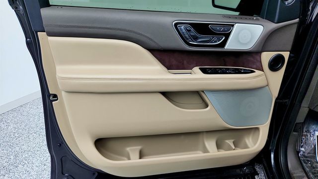 2022 Lincoln Navigator Reserve 4x4 w/ Equipment 201, ELSD & Heavy Duty Trailer Tow Pkg - 22959818 - 10