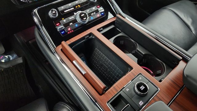 2022 Lincoln Navigator Reserve 4x4 with Equipment 201 and Monochromatic Package - 22955657 - 17