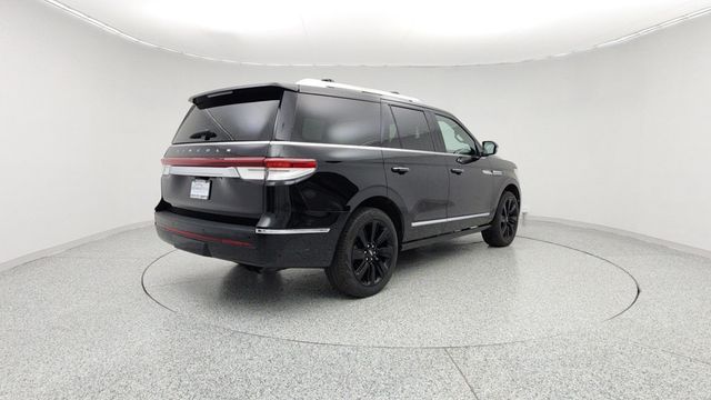 2022 Lincoln Navigator Reserve 4x4 with Equipment 201 and Monochromatic Package - 22955657 - 4