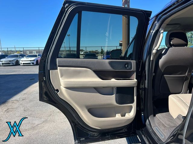2022 Lincoln Navigator Standard Sport Utility 4D - 23097333 - 16