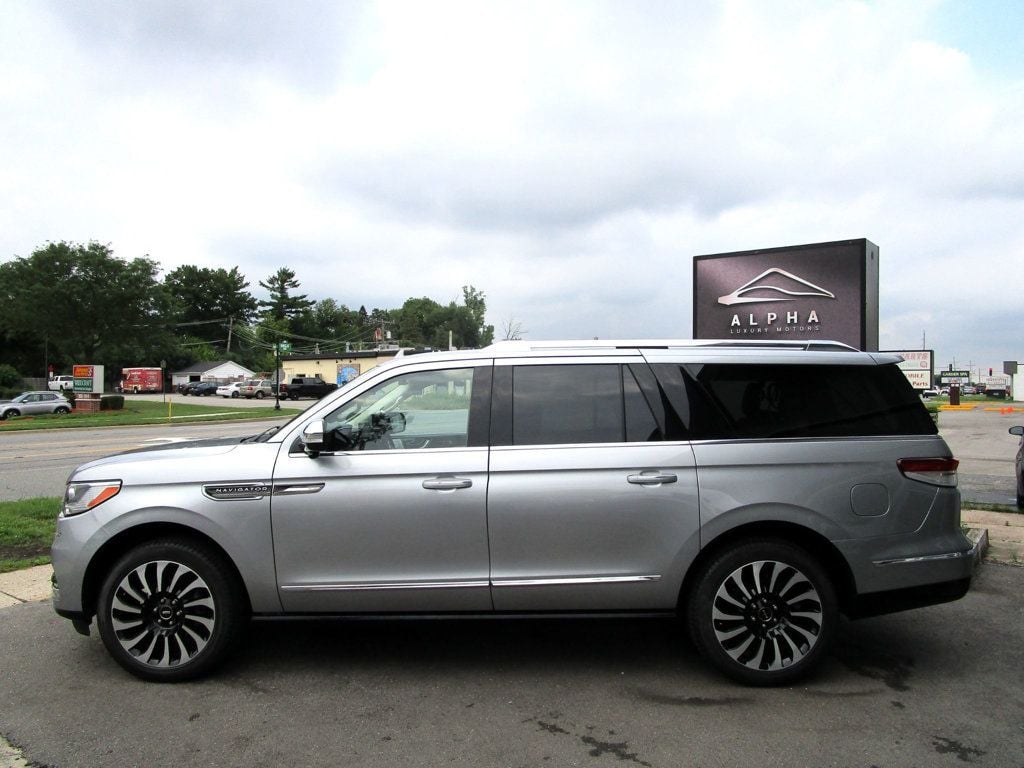 2022 Lincoln Navigator Black Label photo 11