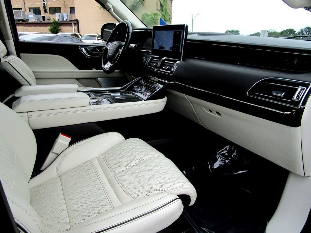 2022 Lincoln Navigator Black Label photo 13
