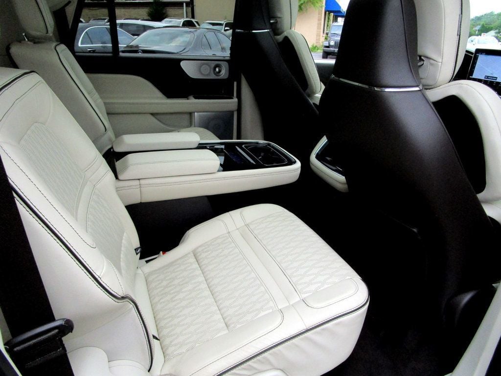 2022 Lincoln Navigator Black Label photo 17