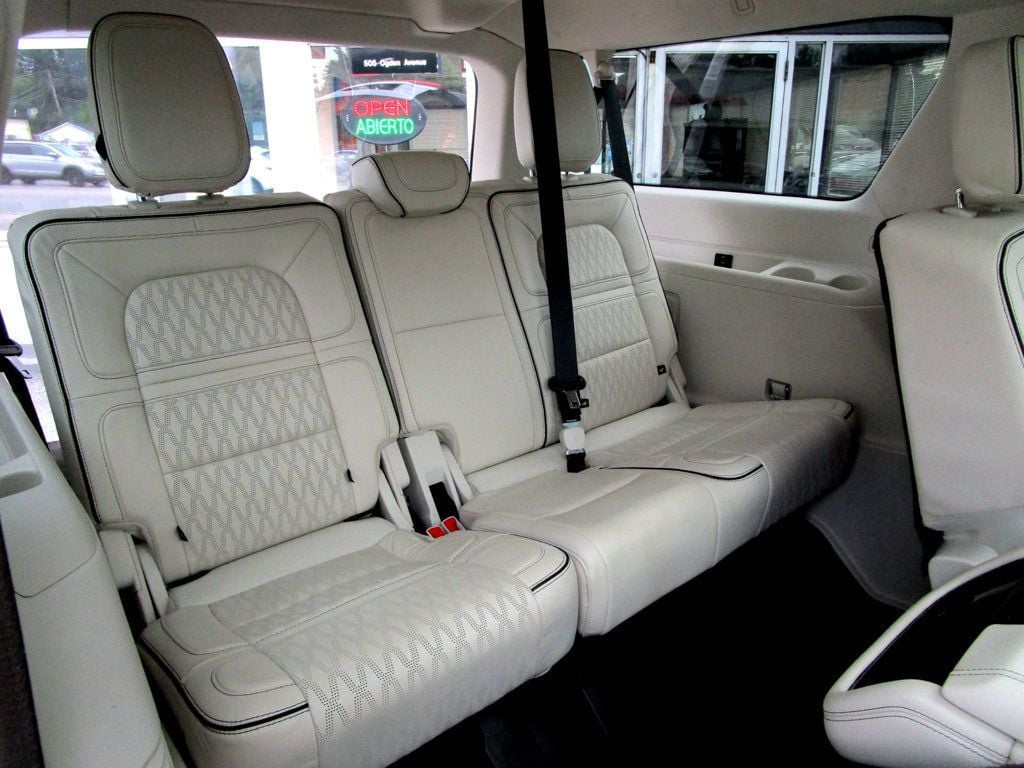 2022 Lincoln Navigator Black Label photo 18