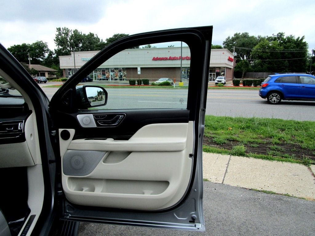 2022 Lincoln Navigator Black Label photo 44