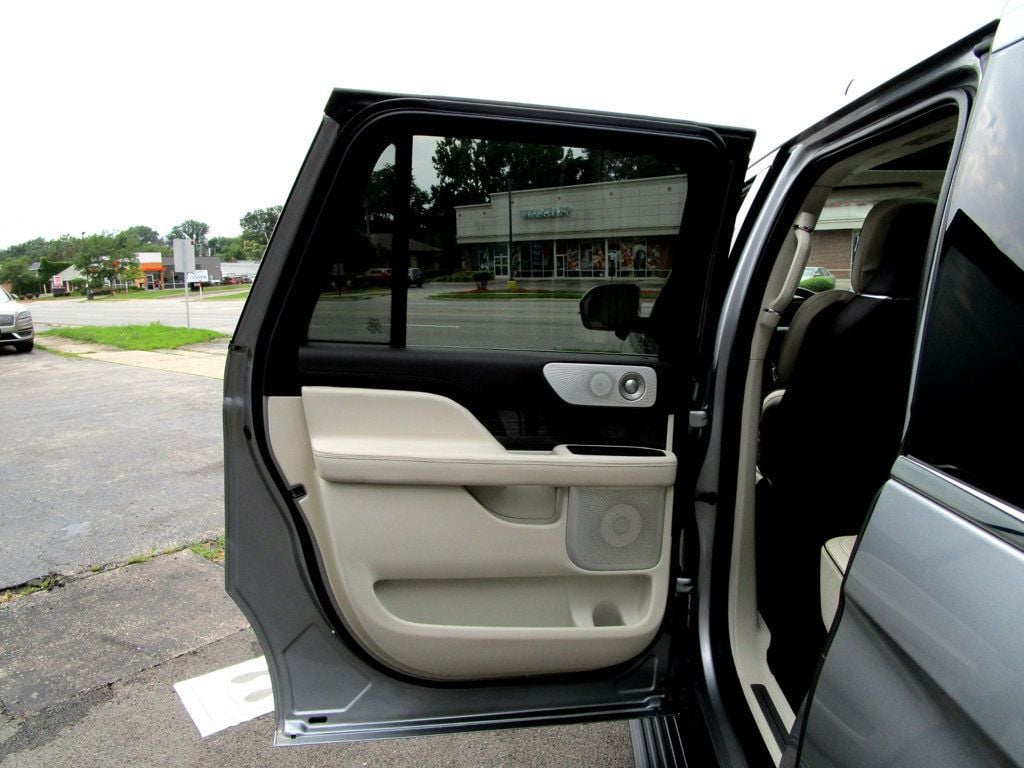 2022 Lincoln Navigator Black Label photo 45