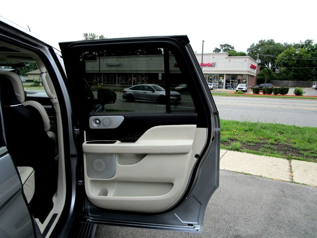 2022 Lincoln Navigator Black Label photo 46