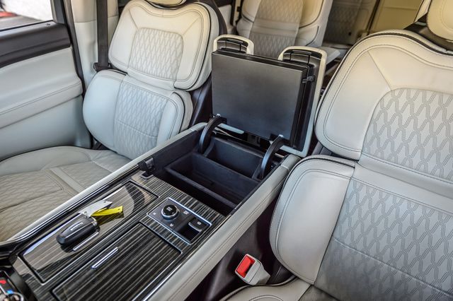 2022 Lincoln Navigator L NAVIGATOR BLACK LABEL 4X4 - NAV - PANO - QUAD CAPTAINS -GORGEOUS - 22994325 - 35