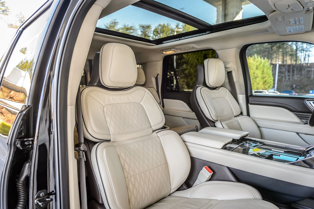 2022 Lincoln Navigator L NAVIGATOR BLACK LABEL 4X4 - NAV - PANO - QUAD CAPTAINS -GORGEOUS - 22994325 - 39