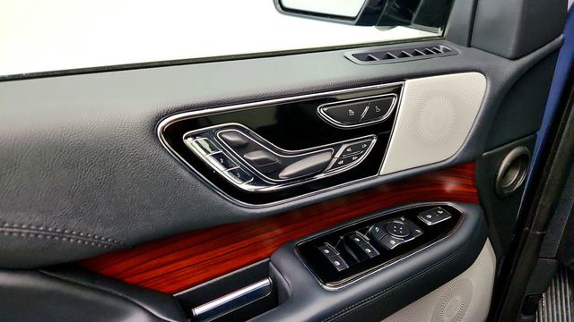 2022 Lincoln Navigator L Reserve 4x4 w/ 30-Way Perfect Position Seats & Premium Audio - 23006831 - 11