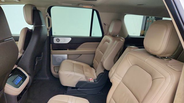 2022 Lincoln Navigator L Reserve 4x4 w/ Equipment Group 201A - 23010715 - 19