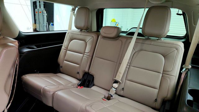 2022 Lincoln Navigator L Reserve 4x4 w/ Equipment Group 201A - 23010715 - 20