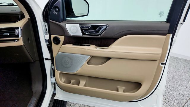 2022 Lincoln Navigator L Reserve 4x4 w/ Equipment Group 201A - 23010715 - 25