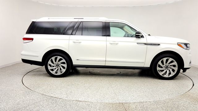 2022 Lincoln Navigator L Reserve 4x4 w/ Equipment Group 201A - 23010715 - 3