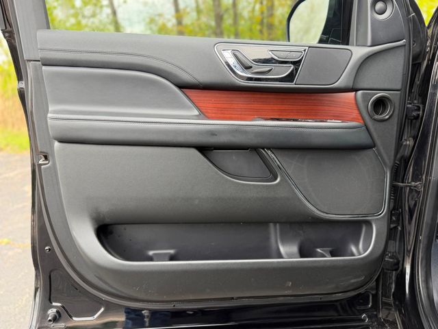 2022 Lincoln Navigator L Standard  - 23019608 - 17