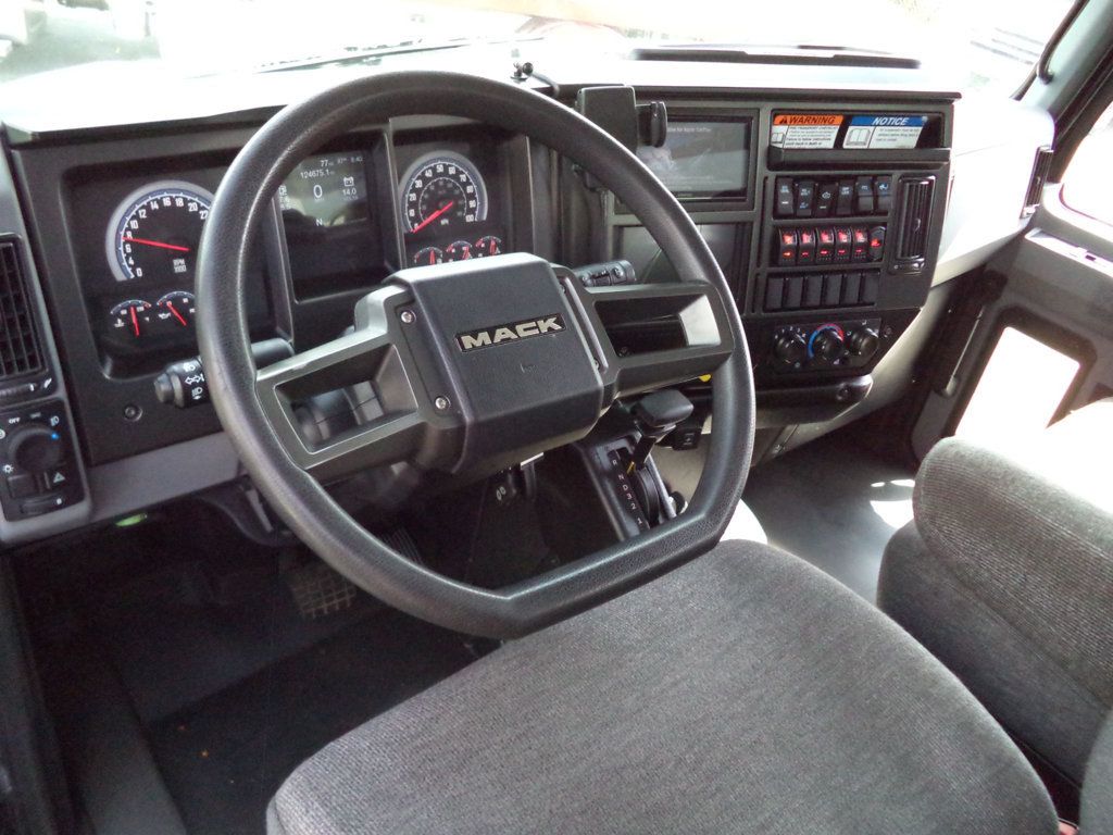 2022 Mack MD6 Enclosed TowBox 22ft JerrDan *Shark* Rollback Tow Truck - 23013030 - 43