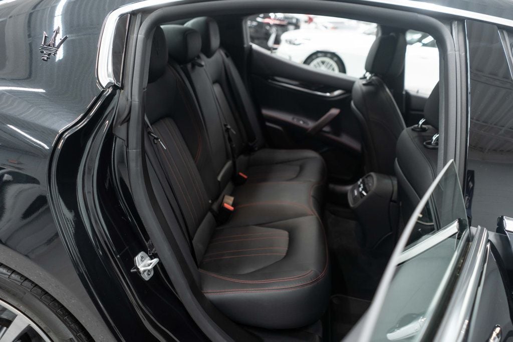 2022 Maserati Ghibli Modena Q4 photo 12
