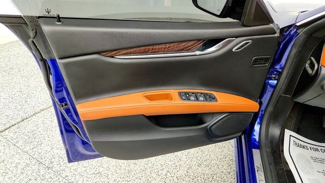 2022 Maserati Ghibli Modena Q4 3.0L w/ Extended Leather Trim & Open Pore Radica Wood - 23048482 - 9