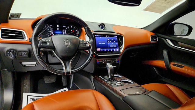 2022 Maserati Ghibli Modena Q4 3.0L w/ Extended Leather Trim & Open Pore Radica Wood - 23048482 - 11