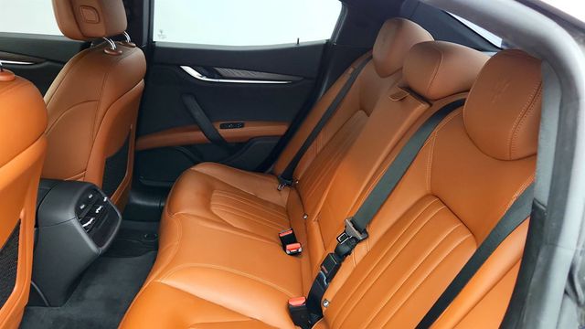 2022 Maserati Ghibli Modena Q4 3.0L w/ Extended Leather Trim & Open Pore Radica Wood - 23048482 - 17