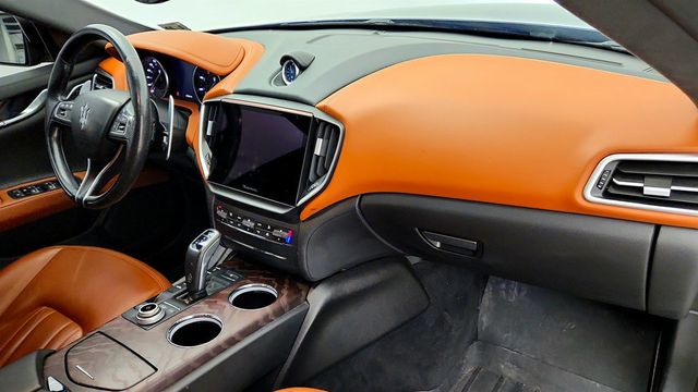 2022 Maserati Ghibli Modena Q4 3.0L w/ Extended Leather Trim & Open Pore Radica Wood - 23048482 - 20