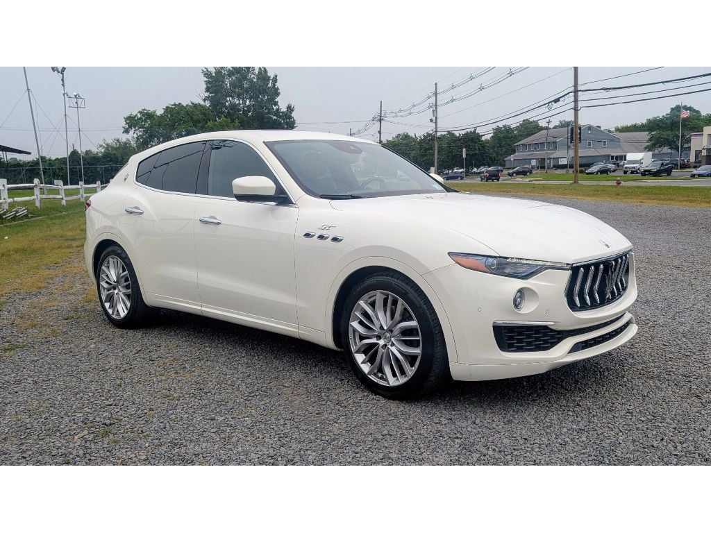 2022 Maserati Levante GT photo 3
