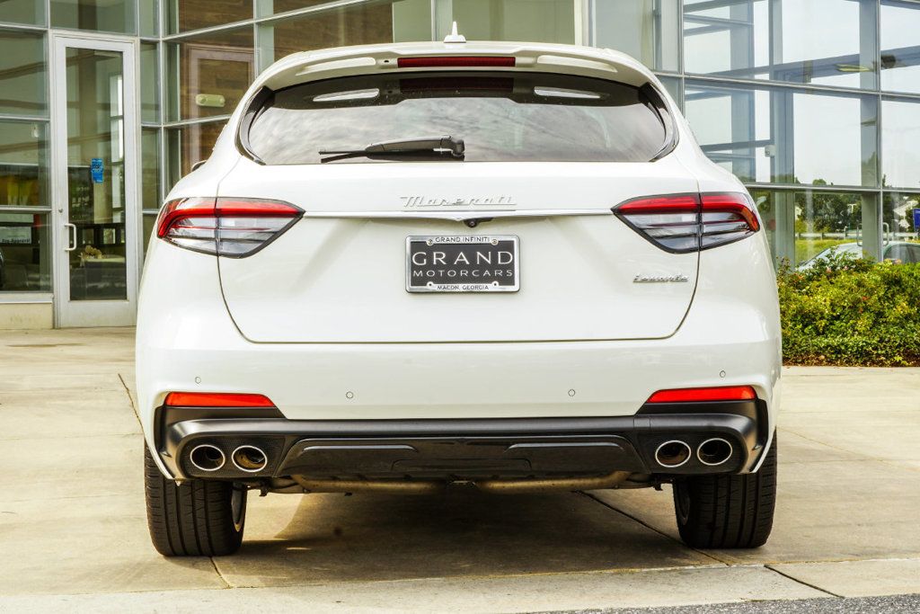 Maserati Levante photo 11