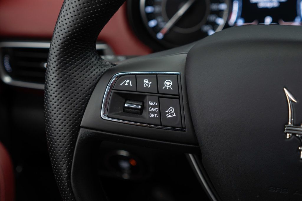 2022 Maserati Levante GT photo 17