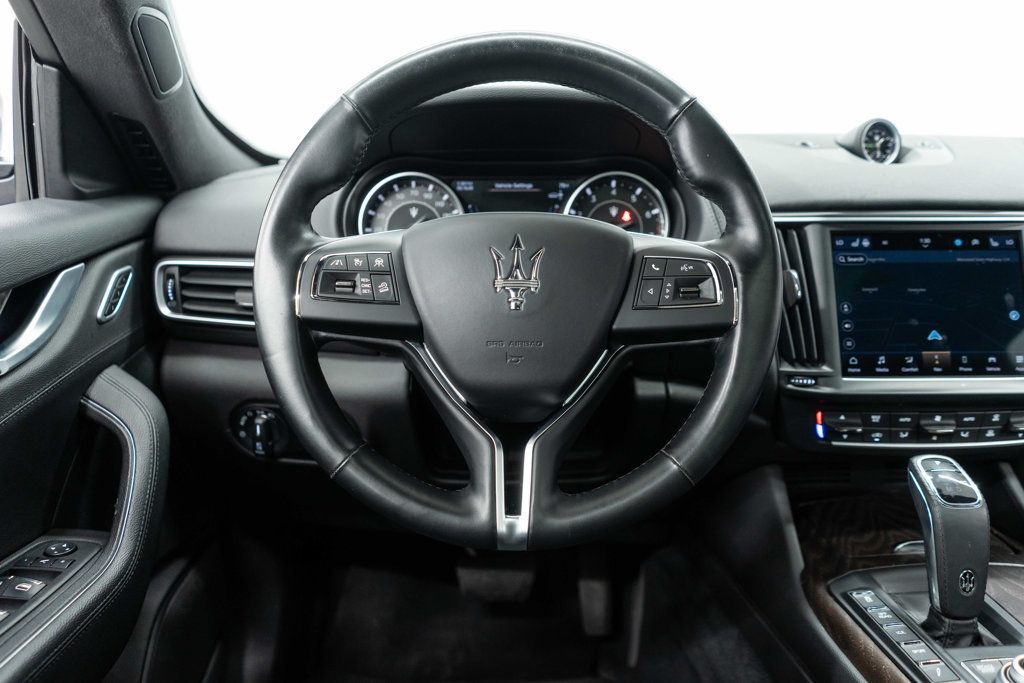 Maserati Levante photo 15