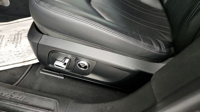 2022 Maserati Levante GT 3.0L with Red Brake Calipers & 20'' Nereo Matte Wheels - 22951839 - 11