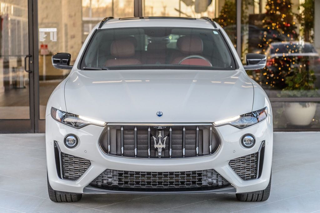 2022 Maserati Levante LEVANTE GT - WHITE ON RED - NAV - PANO ROOF-BACKUP CAM-GORGEOUS - 22686867 - 4