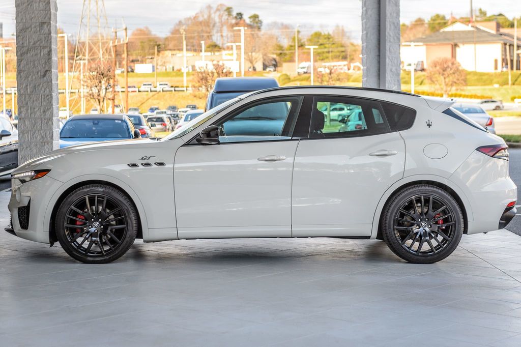 2022 Maserati Levante LEVANTE GT - WHITE ON RED - NAV - PANO ROOF-BACKUP CAM-GORGEOUS - 22686867 - 55