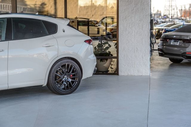 2022 Maserati Levante LEVANTE GT - WHITE ON RED - NAV - PANO ROOF-BACKUP CAM-GORGEOUS - 22686867 - 56