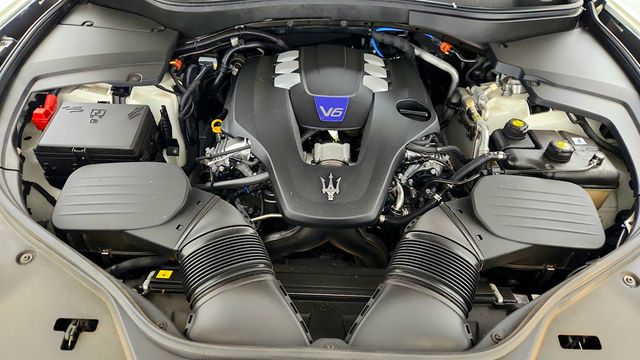 2022 Maserati Levante Modena 3.0L w/ Full Natural Leather & High Gloss Ebano Wood Trim - 23000703 - 27