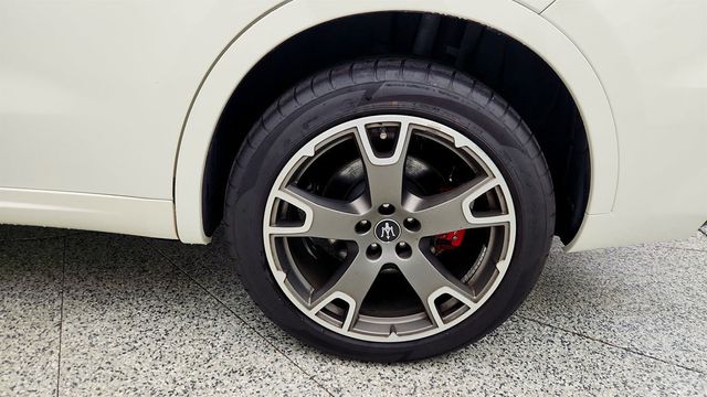 2022 Maserati Levante Modena 3.0L w/ Full Natural Leather & High Gloss Ebano Wood Trim - 23000703 - 8