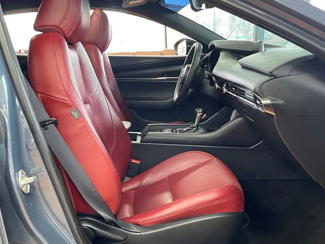 2022 Mazda Mazda3 Hatchback Carbon Edition Automatic FWD - 22979781 - 24